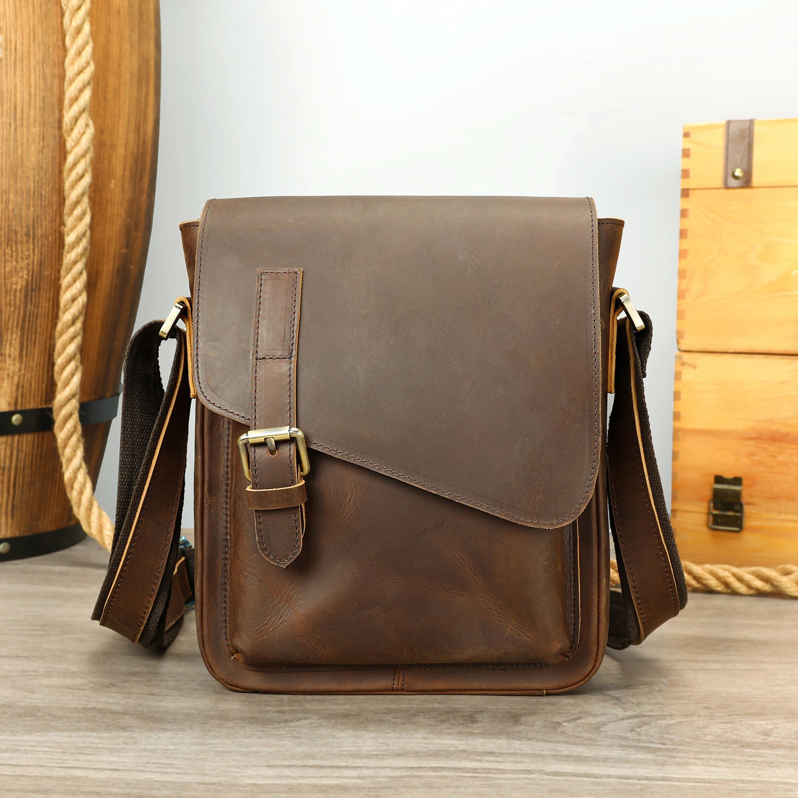 Genuine Leather Mens Shoulder Fashion Saddle Leather Crossbody Casual Messenger Bag