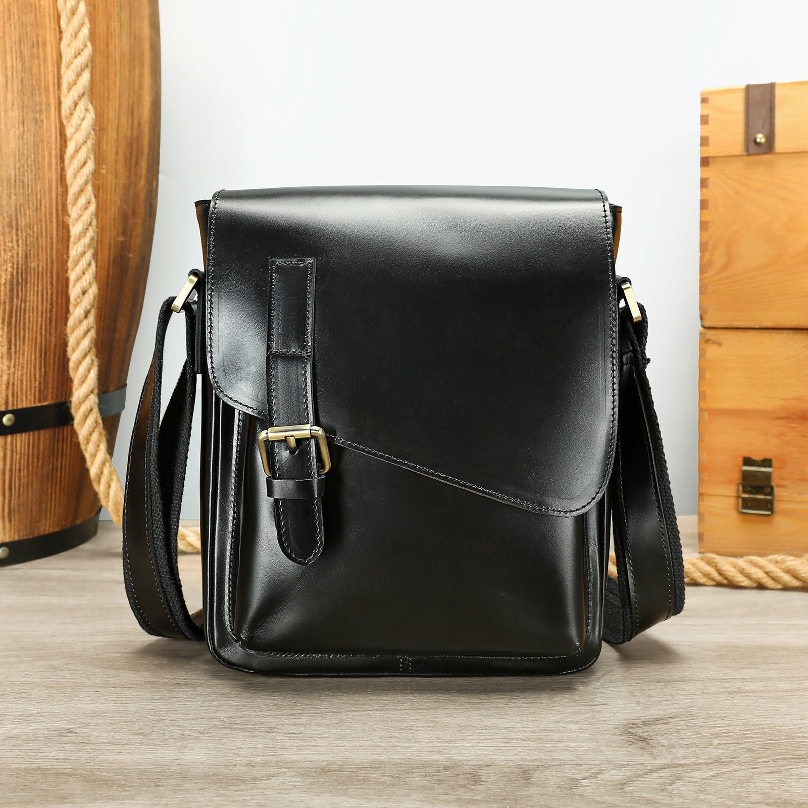 Genuine Leather Mens Shoulder Fashion Saddle Leather Crossbody Casual Messenger Bag